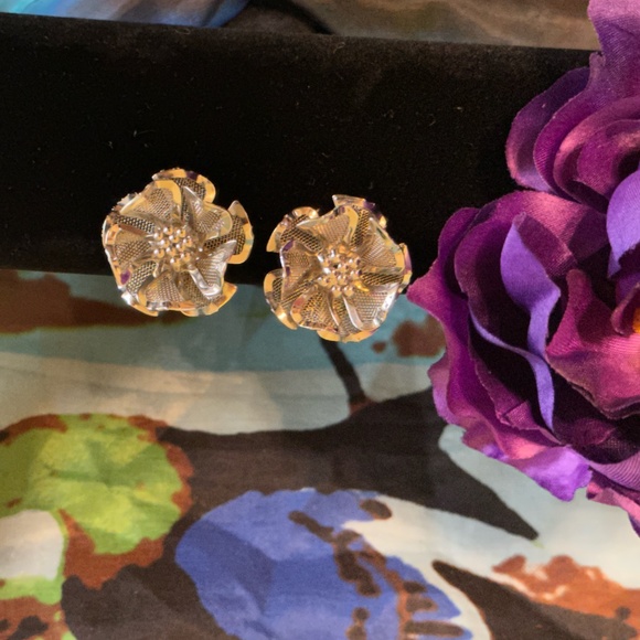 Vintage Silver-tone Flower Mesh Filigree Clip-on Earrings signed BED - Picture 6 of 8